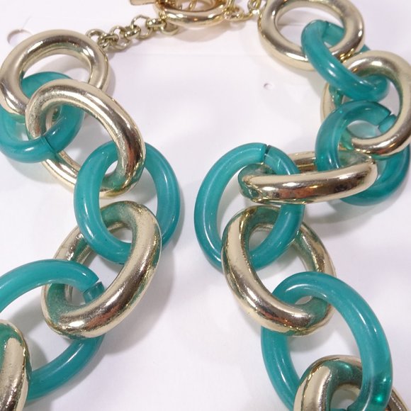 Banana Republic Lucite resin Green Gold Link Toggle Necklace - Picture 5 of 7